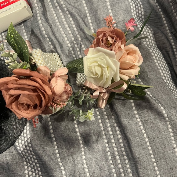 Complete dress ensemble. - Picture 3 of 8